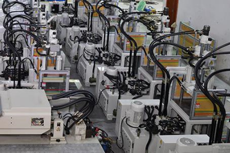 立式注塑機頂針動作異常該如何處理？
